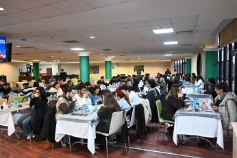 Üniversiteli Gençlerle Aynı Sofrada Buluştu