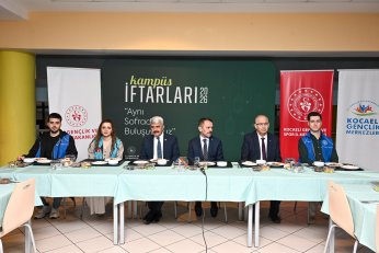 Üniversiteli Gençlerle Aynı Sofrada Buluştu