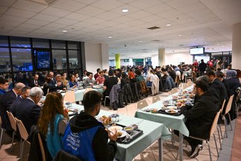 Üniversiteli Gençlerle Aynı Sofrada Buluştu