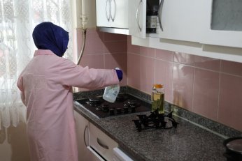 Büyüklere Şefkat Eli