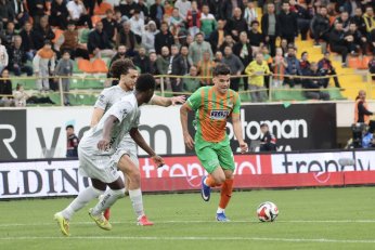 Gözler Başakşehir Maçına Çevrildi