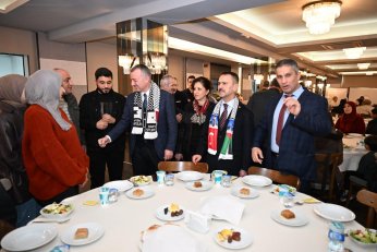 Gazzeli Misafirlerle Anlamlı İftar