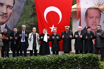 Şehitliklere Anlamlı Ziyaret