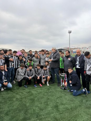 Şampiyon Alikahya Belediyespor!