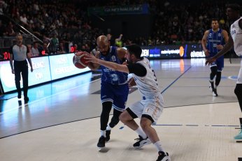 Çayırova Belediye, Kağıtspor’u 102-71’le Silip Süpürdü!