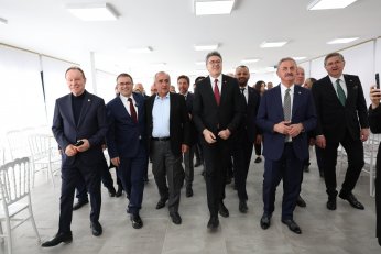 Davet Evi ve Senin Kafen Genç Açıldı