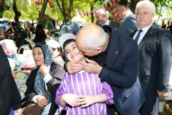 Doyasıya Eğlendi