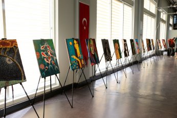 Sanat dolu iki sergi