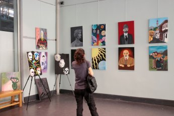 Sanat dolu iki sergi
