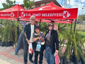 Mezarlıklarda fide dağıtıldı