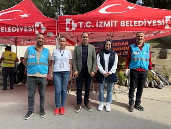 Mezarlıklarda fide dağıtıldı