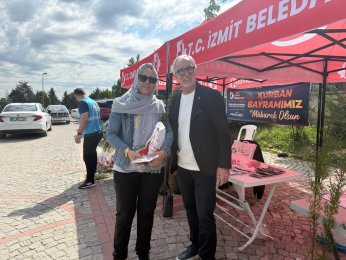 Mezarlıklarda fide dağıtıldı