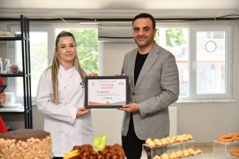 Mezuniyet Sevinci Yaşadı