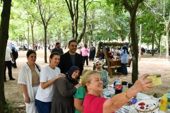 Aile Pikniğinde Buluştu