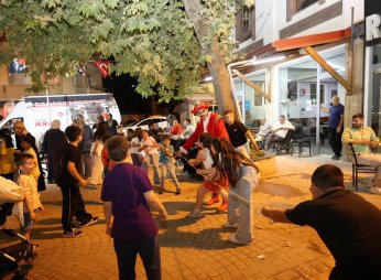 Coşkuyla Başladı