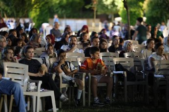 Yaz Akşamlarına Renk Katıyor