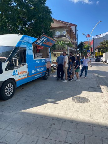 Lokma Dağıttı