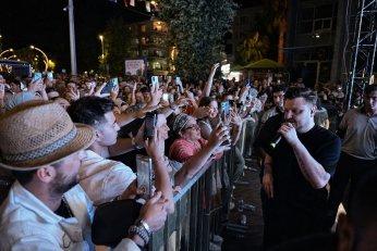 Ekin Uzunlar, Kocaeli’yi Karadeniz ezgileriyle coşturdu