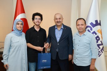 Gebze’nin YKS Şampiyonlarını Ağırladı