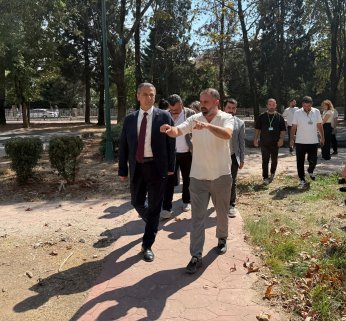 Devam eden çalışmaları yerinde inceledi