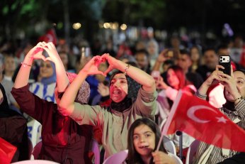 Konserle Taçlandı