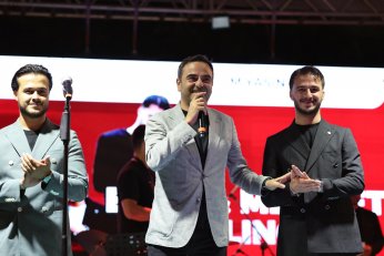 Konserle Taçlandı