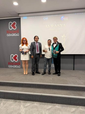 “Yılın En Başarılı Magazin Muhabiri” Ödülü