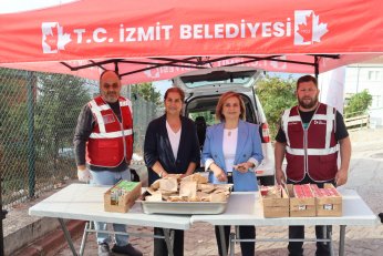 3 okulda devam etti