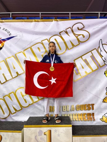 Madalyalarla taçlanıyor