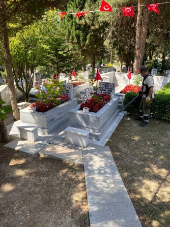 Mezarlıklara kesintisiz bakım