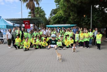 Körfez’de 1 ton atık toplandı