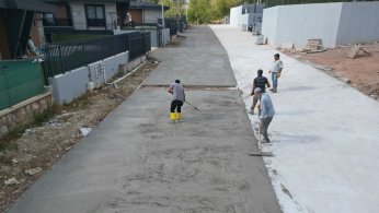 Beton yol çalışmalarını sürdürüyor