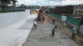 Beton yol çalışmalarını sürdürüyor