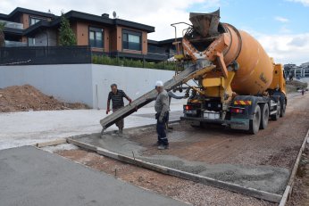Beton yol çalışmalarını sürdürüyor