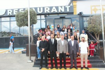 Ülküdaşlarla aynı sofrada buluştu