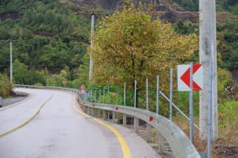 KORUMA ÇİTİ YAPIYOR