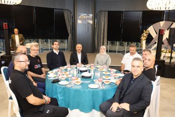 Yemekte Buluştu
