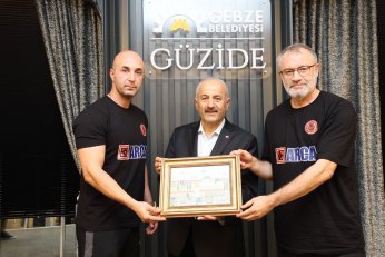 Yemekte Buluştu