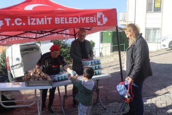Yanında olmaya devam ediyor