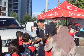 Yanında olmaya devam ediyor