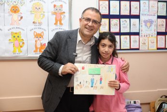 Öğrencileri Yalnız Bırakmıyor