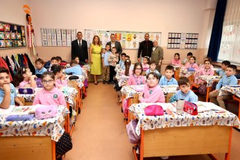 Öğrencileri Yalnız Bırakmıyor