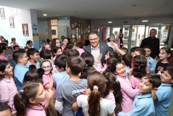 Öğrencileri Yalnız Bırakmıyor