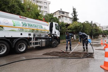 Ekiplerinden Sağanak Mesaisi