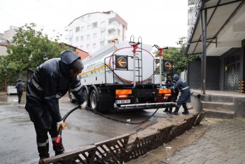 Ekiplerinden Sağanak Mesaisi
