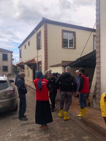 Selden Etkilenen Hemşehrilerin Yanında