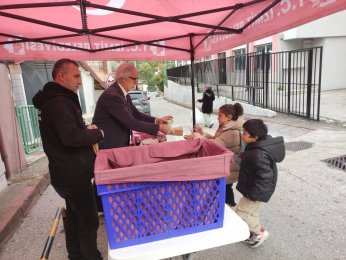 Öğrencilerin yüzünü güldürmeye devam ediyor