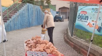 Öğrencilerin yüzünü güldürmeye devam ediyor