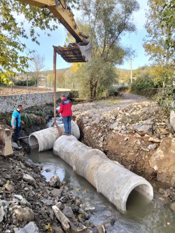 Selin kapattığı köy yolu ulaşıma açıldı