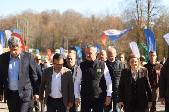 “Geyik muhabbeti yapmıyoruz geleceğimiz için çalışıyoruz”
